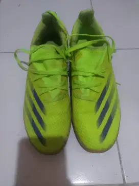 Sepatu futsal Adidas