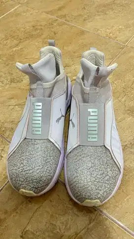 Di jual sepatu puma ori jinal