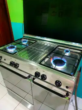 Kompor gas+oven Siap Pakai dan Siap Kirim.