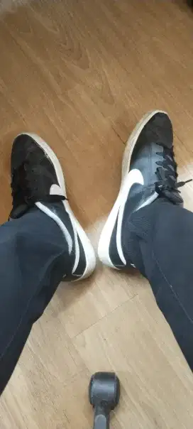 Sepatu Sneakers Nike Hitam