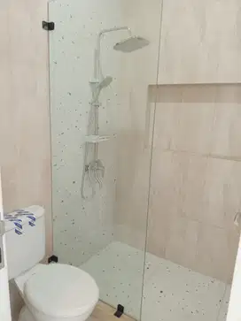 Dijual Rumah 2 Lantai dengan Kolam Renang di Komplek DKI, Joglo
