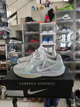 Sepatu Basket 2nd like new, Nike Sabrina 2,