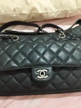 Tas wanita selempang warna hitam