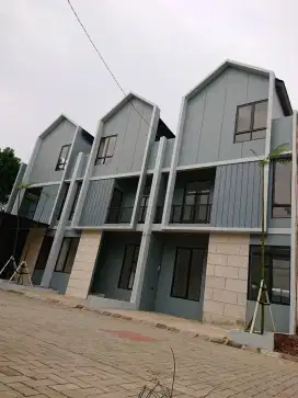 Rumah di Serpong BSD, dekat Bintaro. Lokasi Strategis.
