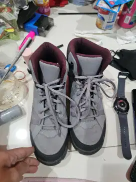 SEPATU GUNUNG QUECHUA