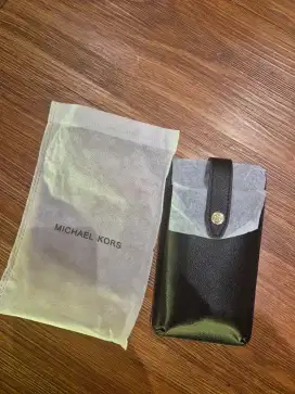 Tas mk buat handphone baru
