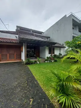 KEBAYORAN BARU DEKAT SENOPATI & SCBD RUMAH TERAWAT POOL SIAP HUNI