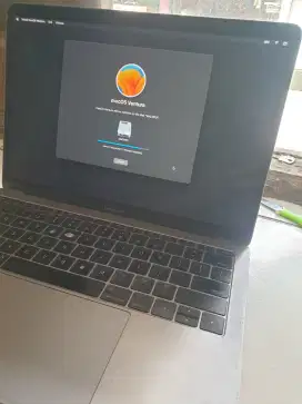 macbook pro 13in 8/128 Minus Lola