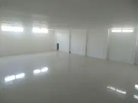 Sewa bangunan gedung lokasi strategis cck utk showroom jl.Raya nginden
