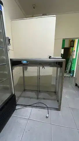 Etalase bekas tanpa pintu