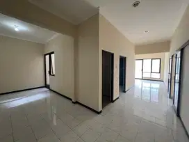 Rumah Lebak Indah Surabaya Timur, Lebar 10, SHM, Harga 1m an