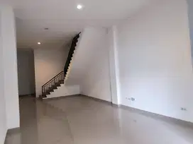 Disewakan rukan shibuya hadap dalam