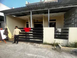 DISEWAKAN RUMAH