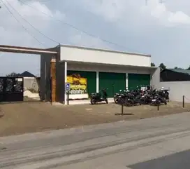 Ruko Gandeng 3 Unit akses di jalan raya utama 12 menit ke Tol Cisalak