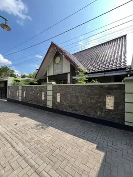 RUMAH MEWAH NYAMAN BANGET SANGAT TERAWAT DI JALAN DAMAI NGAGLIK SLEMAN