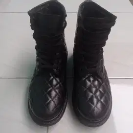 Jual sepatu dr martens original Thailand