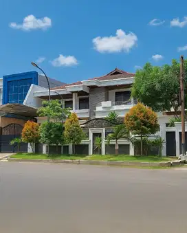 Rumah Raya Satelit Utara STRATEGIS, GARASI 3, CARPORT 2