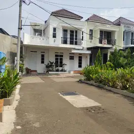 Rumah 2 lantai dekat stasiun Depok , toll dan universitas Indonesia
