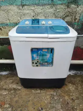 Bismillah d jual mesin cuci 2tabung merek LG