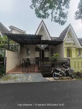 DISEWA RUMAH BAGUS FURNIS SIAPHUNI BISA NEGO ADA CARPORT SENTUL SSR855