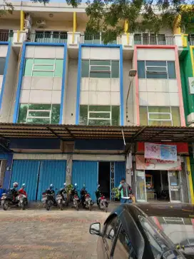 Sewakan ruko 4.5 lantai hdp jalan raya peta selatan