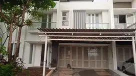 DISEWAKAN RUMAH SAN LORENZO GADING SERPONG