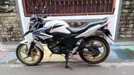 cb 150 r th 2015 mulus mesin bagus list cat orisinil