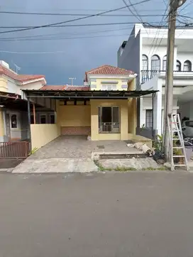 Rumah siap huni, Semi Furnished, 1,25 LT, di Cluster Taman Royal 2