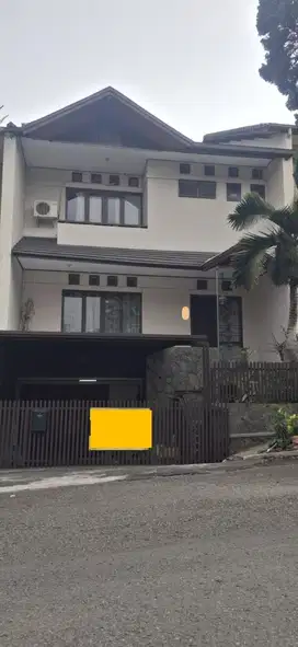 Jual Rumah MEWAH 3 LANTAI di Setraduta setra duta Pasteur Bandung