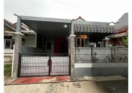 Rumah 1,5 lantai di Griya Loka lokasi strategis dekat stasiun & tol