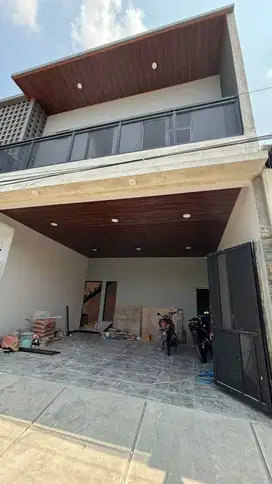 RUMAH MEWAH 2 LT HOOK PLUS SWIMMING POOL DALAM KOTA SOLO