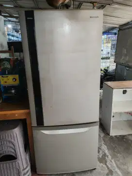 Kulkas panasonic inverter 400liter