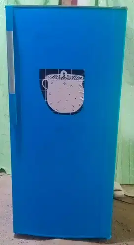 Kulkas 1 Pintu SHARP. Mesin original pabrik belum pernah rusak.
