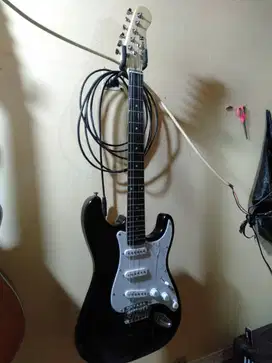 Gitar listrik Merk StringeR Masih Bagus