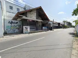Rumah di Kaprabon solo kota lokasi strategis pinggir jalan