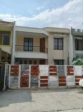 Rumah Cantik di Komplek Billymoon Pondok Kelapa - Duren Sawit