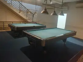 Meja billiar dan perlengkapan usaha billiar