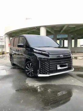 Toyota Voxy 2.0 AT Th 2023 Bulan 8 Black Km 38rb Full Original Paint!!