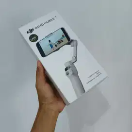 DJI Osmo Mobile 7
- Gimbal stabilizer