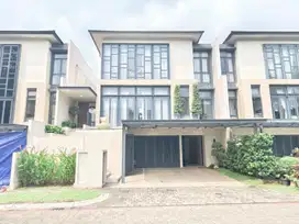 Istimewa. Rumah mewah Nava Park Lancewood BSD, ada pool..