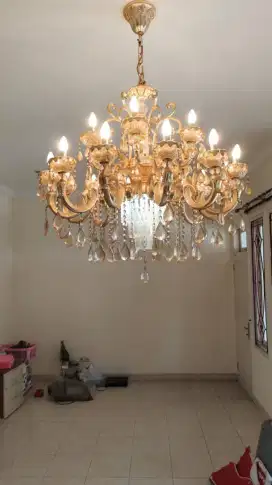 Lampu kristal gantung