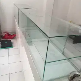 Etalase kaca makanan