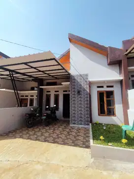 Lokasi pinggir jalan free pagar dan keramik carport nya