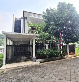 Dijual Cepat Rumah Tingkat 2,5 Lantai Full Furnished Siap Pakai
