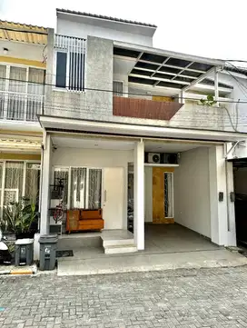 Rumah 3 lantai Tria Adara Ciputat dekat Bintaro Stasiun Mall