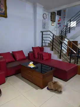 TURUN HARGA Rumah strategis siap huni 3 lantai di Batununggal Jelita