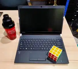 Laptop Toshiba dynabook R73/w core i5 ram 8 gb ssd 256 gb slim RA-RTA