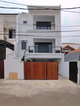 RUMAH BARU MODERN 3 LT STRATEGIS DI PEJATEN TIMUR PASAR MINGGU JAKSEL