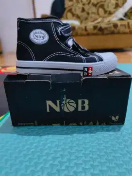 Sepatu NB Hitam