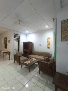 Disewakan bulanan Rumah Asri dalam Kota, full isi, 2 K Tidur.